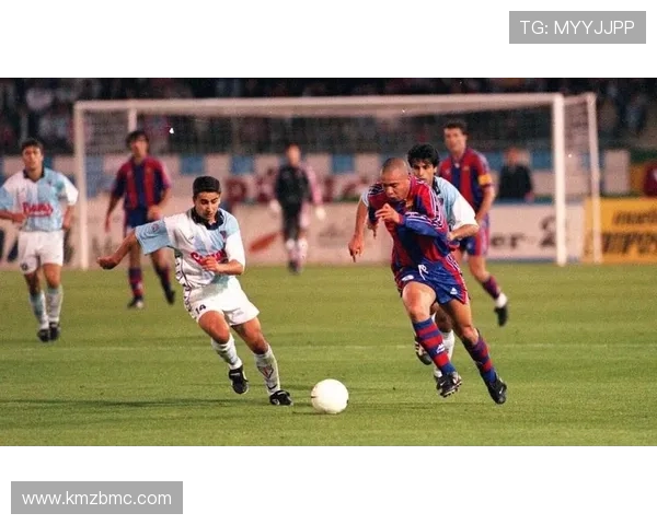 90年代足球巨星璀璨登场 见证传奇球员的辉煌岁月与巅峰对决 90年代足球巨星璀璨登场 见证传奇球员的辉煌岁月与巅峰对决